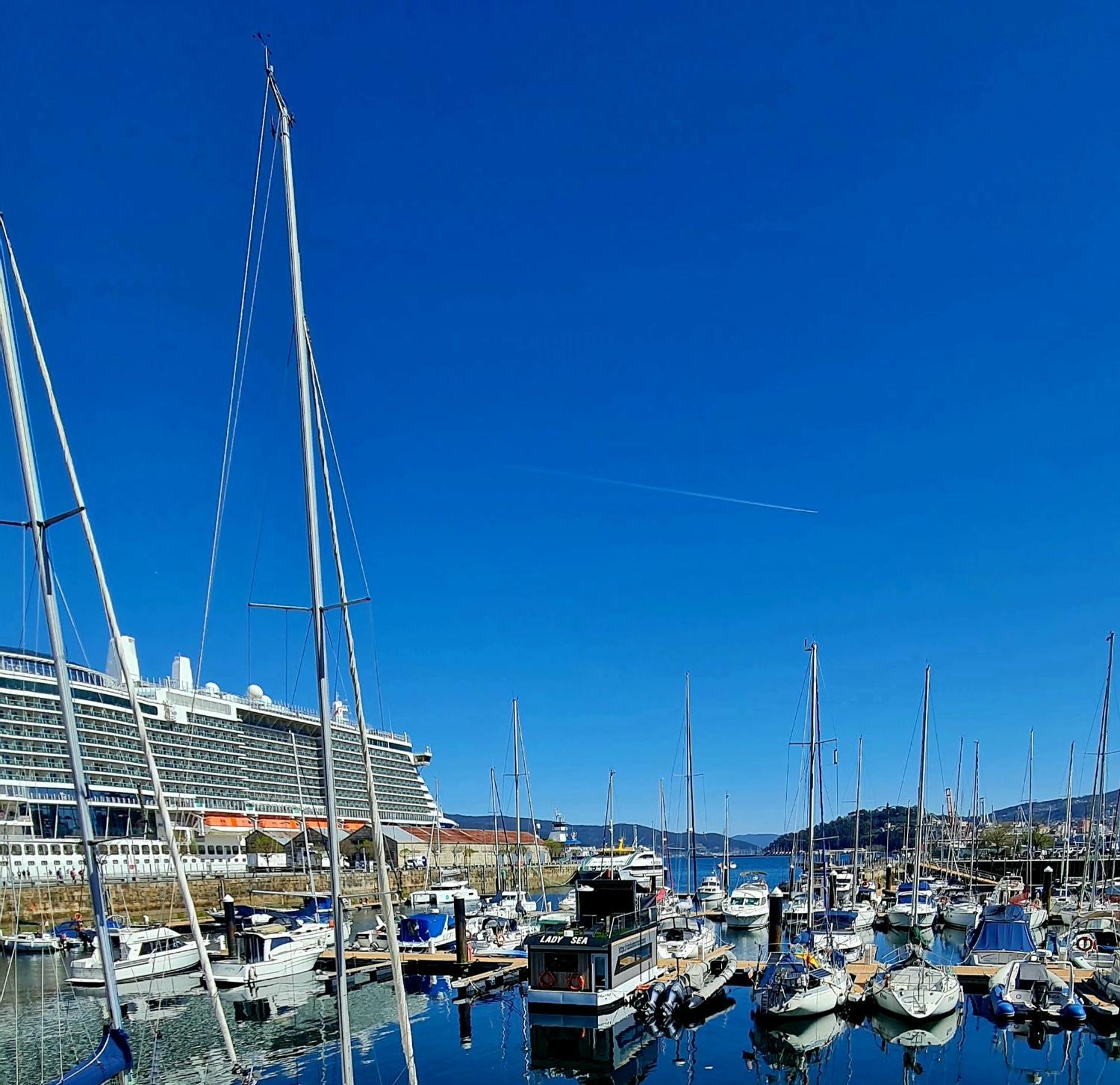 Barco-Apartamento En El Nautico De Vigo Exteriör bild